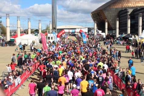 Cardiff Bay, Wales. 2nd April 2017. Athletes take on the Cardiff Bay 10k run.
